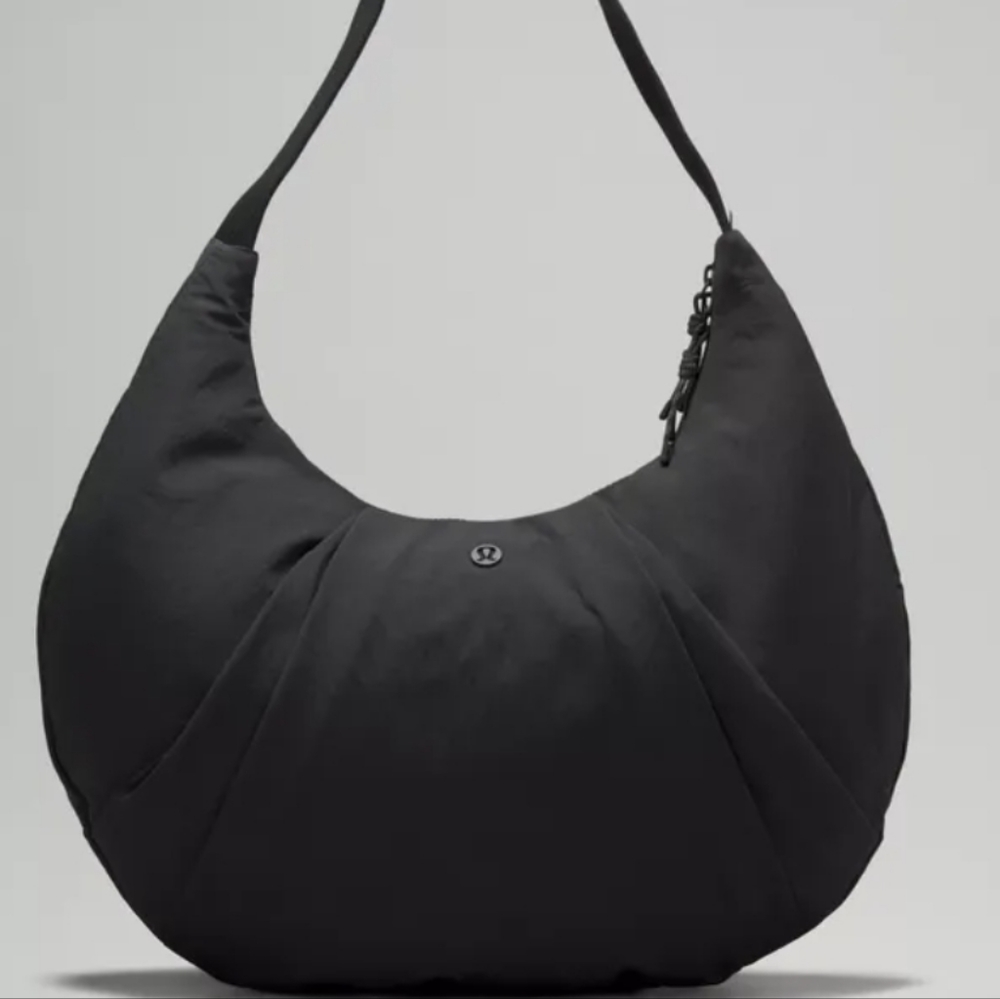 Lululemon pleated shoulder bag 10L